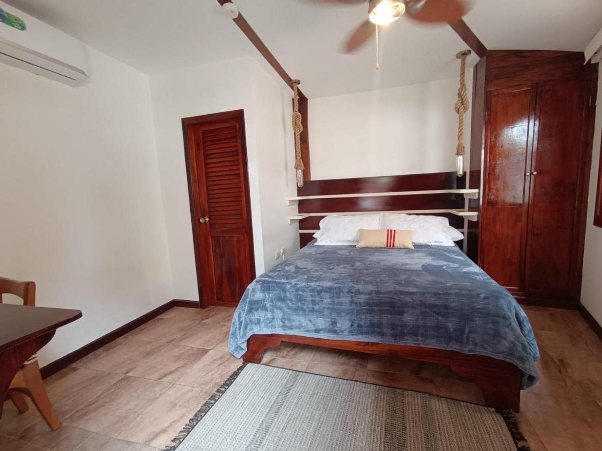 The Wooden House Hotel Пуэрто-Вильямиль Экстерьер фото