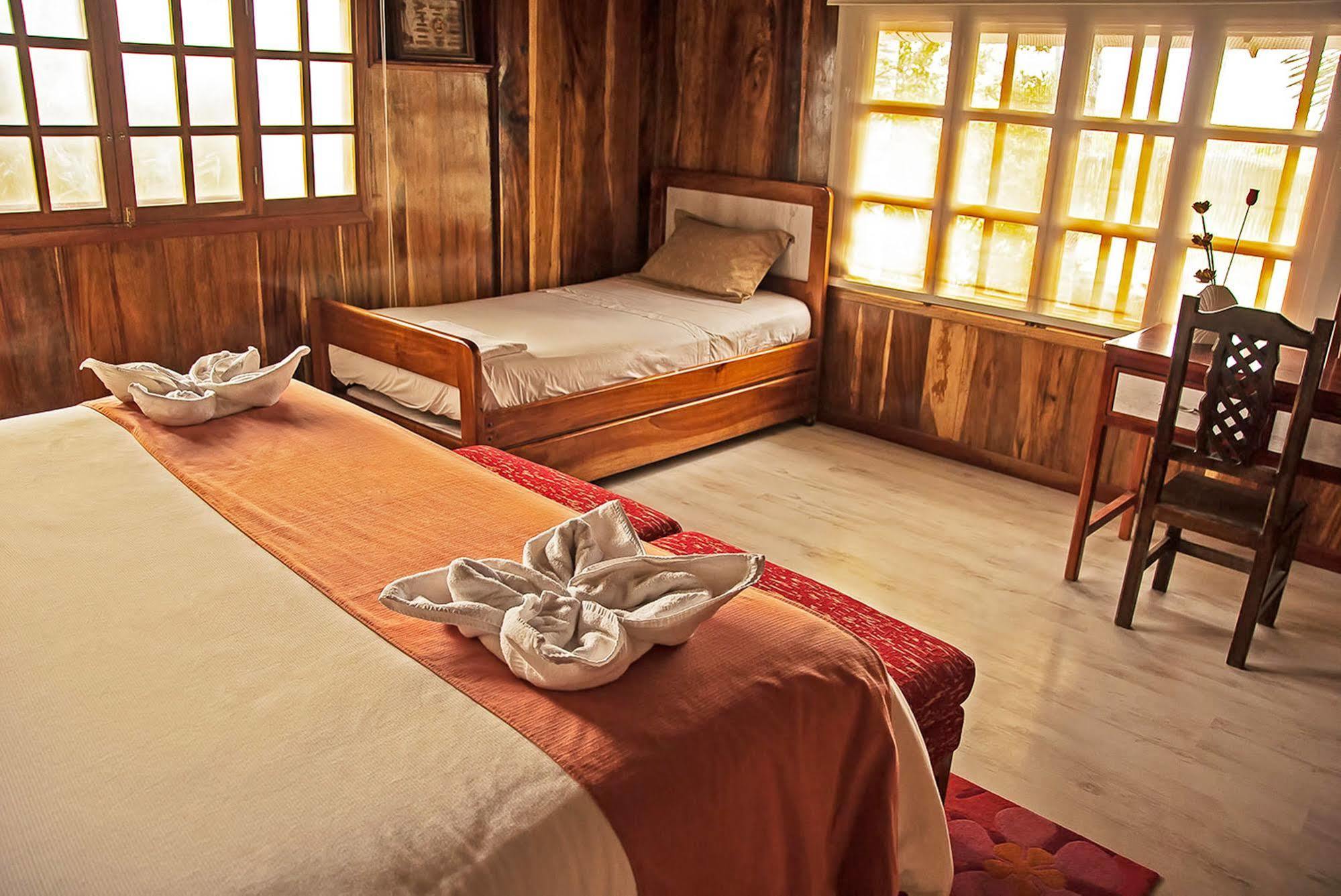The Wooden House Hotel Пуэрто-Вильямиль Экстерьер фото