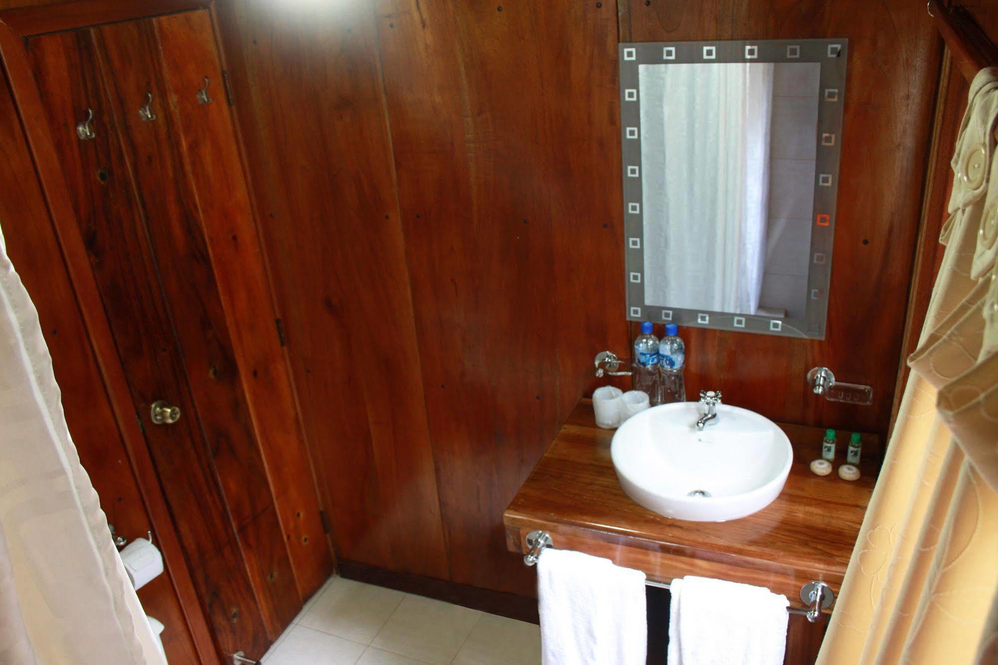 The Wooden House Hotel Пуэрто-Вильямиль Экстерьер фото
