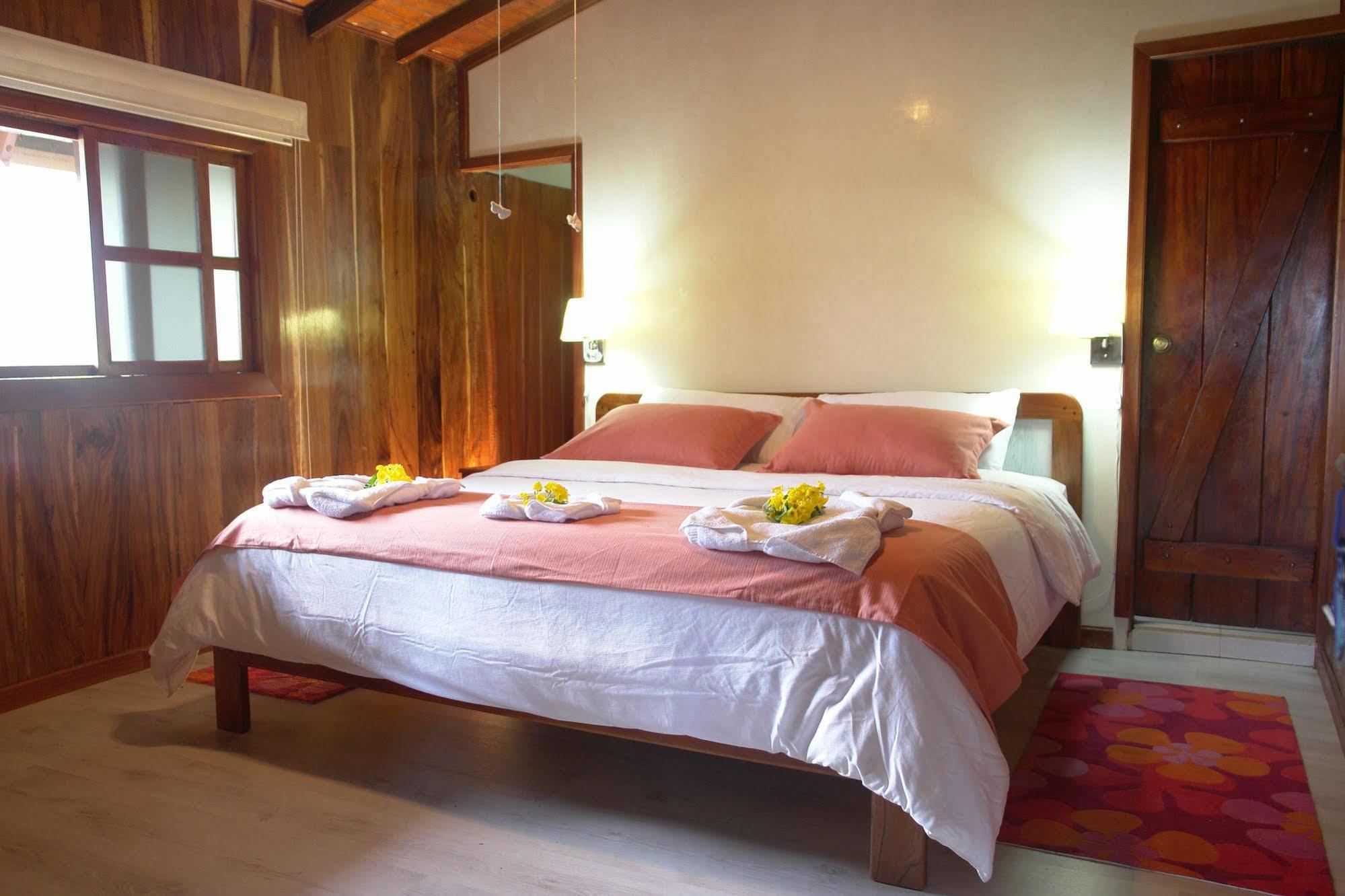 The Wooden House Hotel Пуэрто-Вильямиль Экстерьер фото