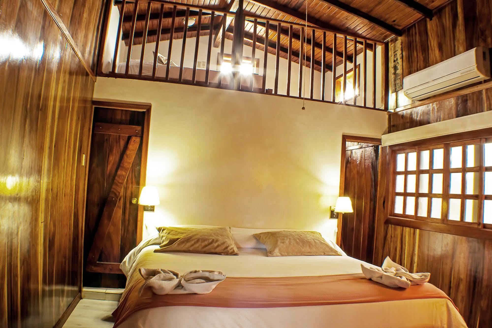 The Wooden House Hotel Пуэрто-Вильямиль Экстерьер фото