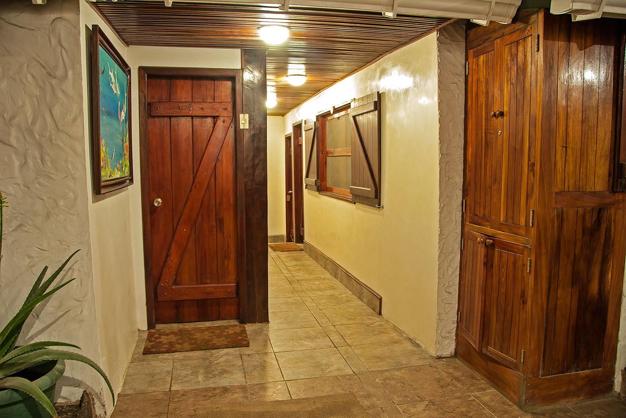The Wooden House Hotel Пуэрто-Вильямиль Экстерьер фото