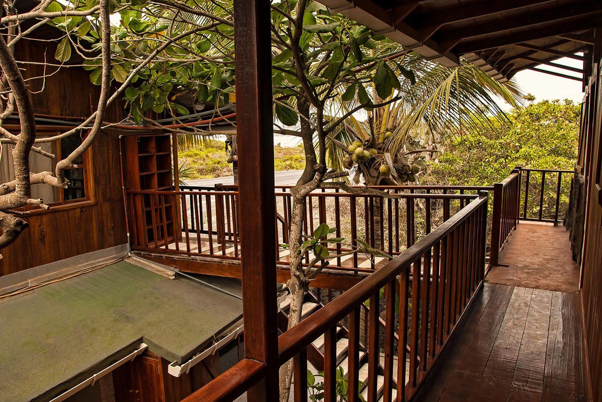 The Wooden House Hotel Пуэрто-Вильямиль Экстерьер фото